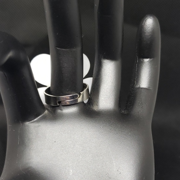 Ring - Picture 3 of 5